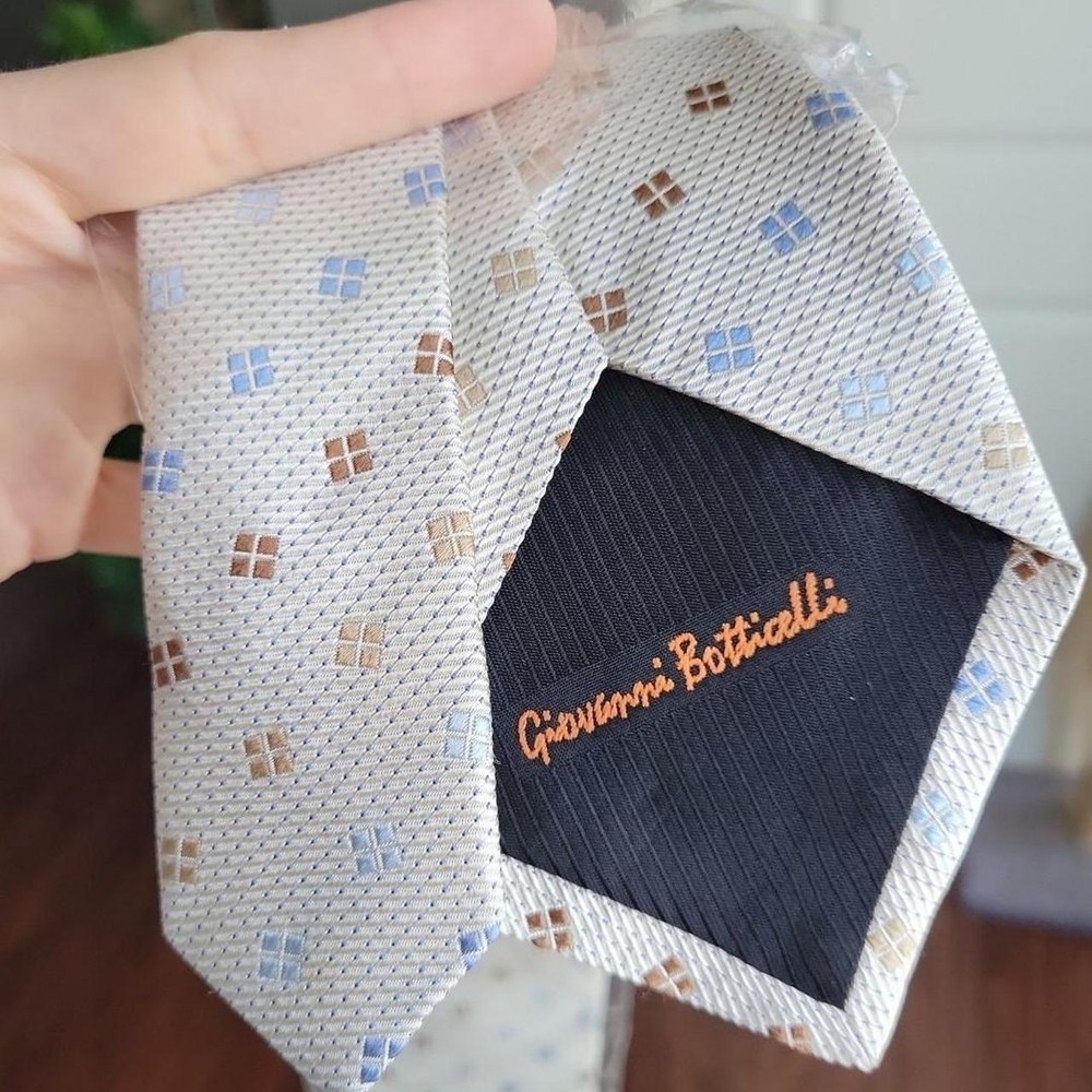 Light Cream Patterned Tie - Picture 5 of 7